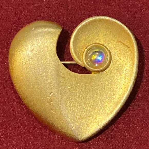 vintage heart Aurora Borealis swirl signed JJ Goldtone brooch - Picture 1 of 11